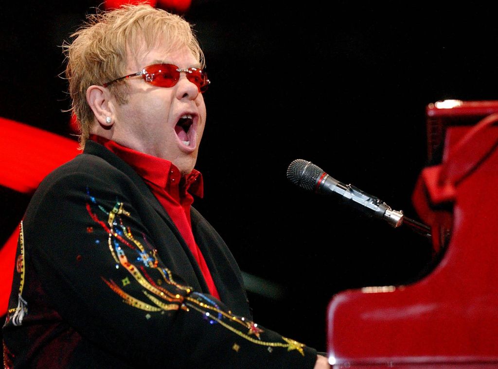Wałęsa bo Eltonu Johnu pripel medaljo hvaležnosti