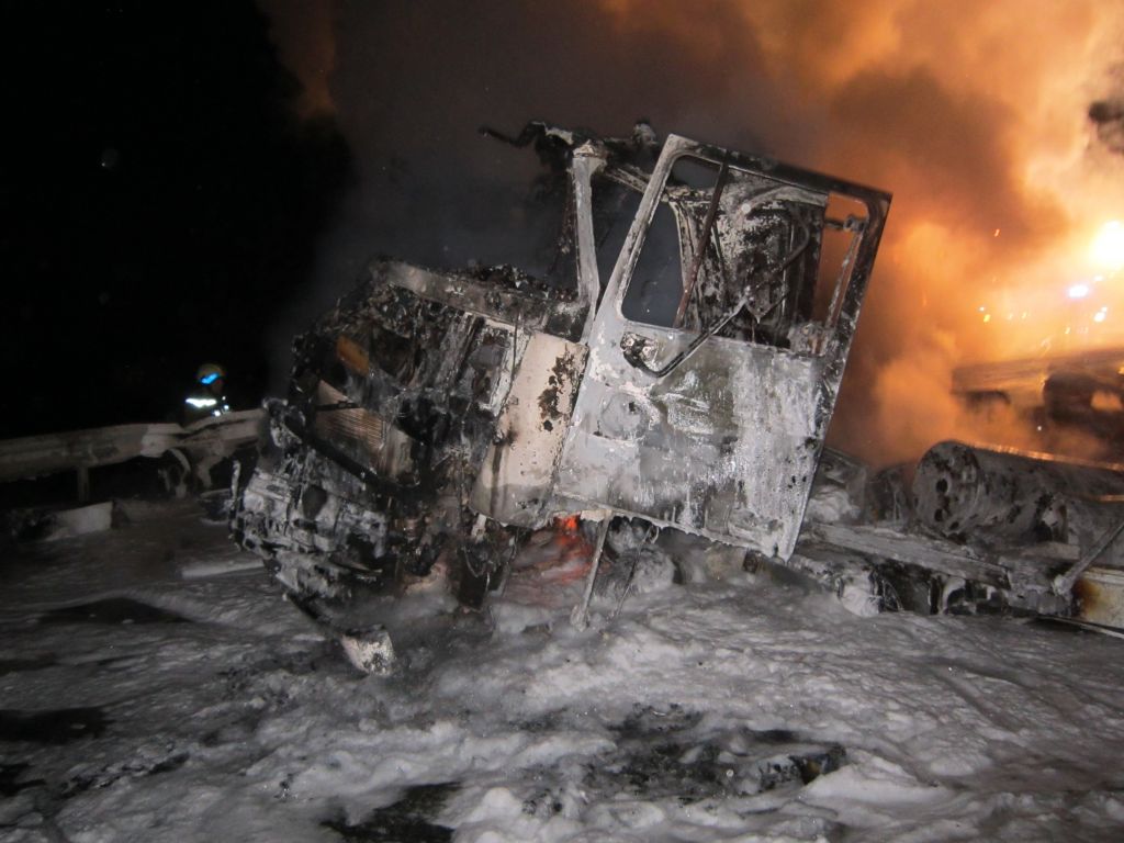 Ogenj uničil tovornjak