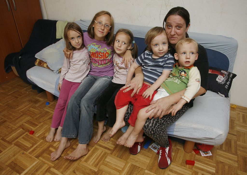 Šest otrok živi s 15 evri na dan