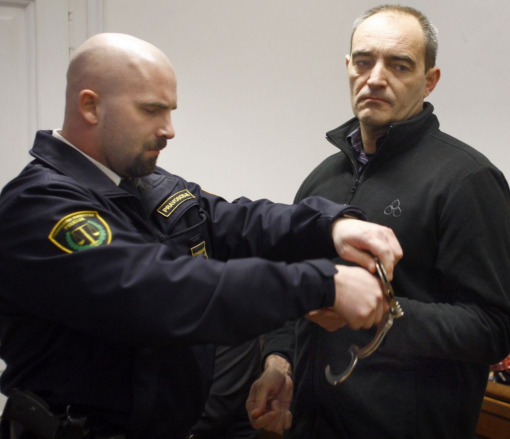 Preobrat: je policist izsilil Bavdkovo priznanje umora?