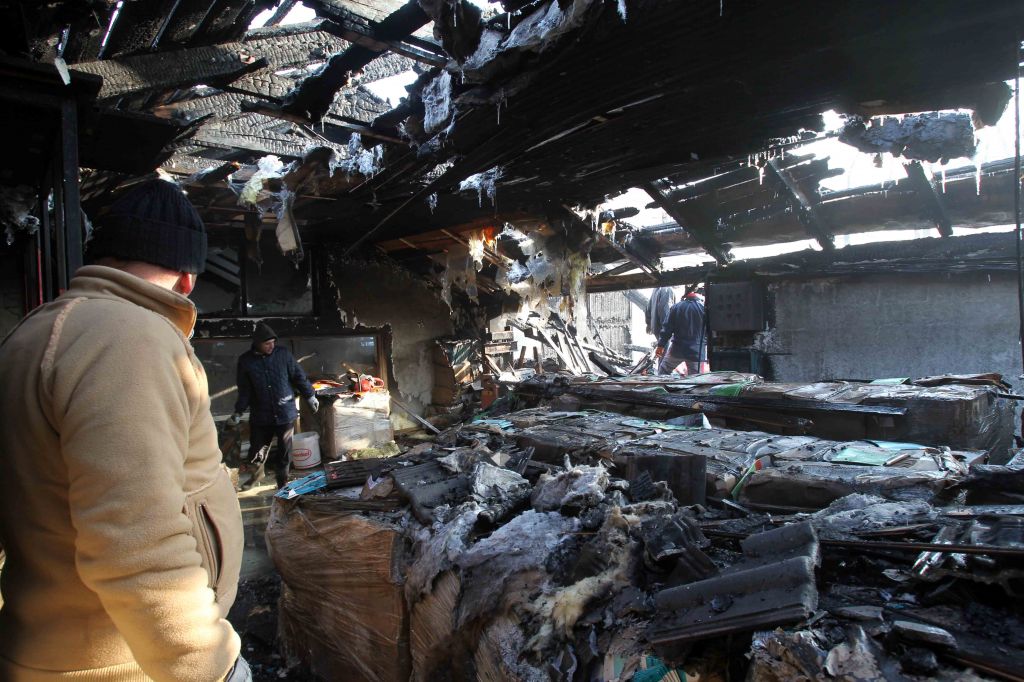 FOTO: Požar zadušilo 141 gasilcev