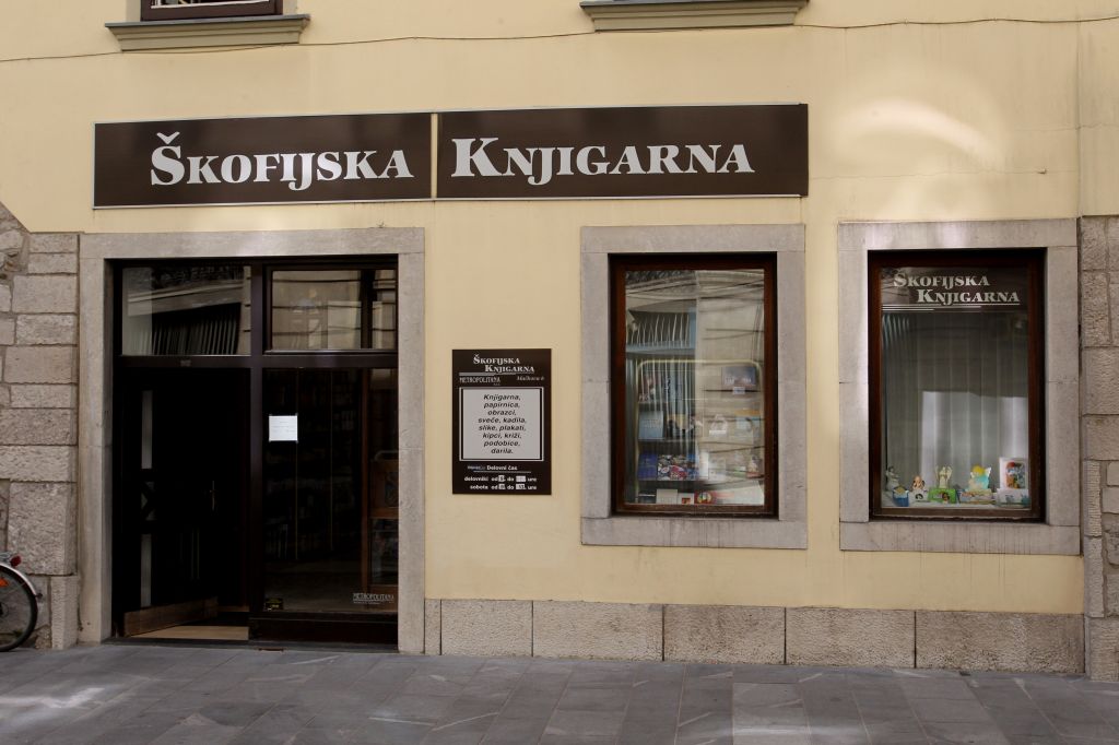 Ukradla 200.000 evrov, Cerkev ni niti opazila