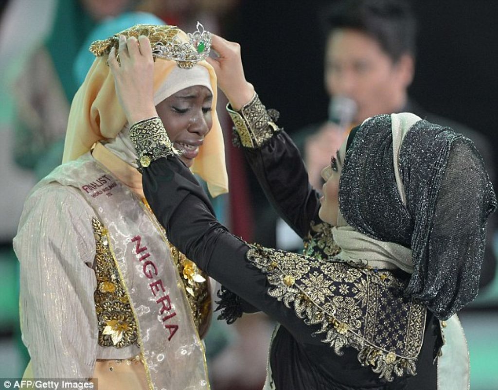 Najlepša muslimanka ob kronanju recitirala Koran