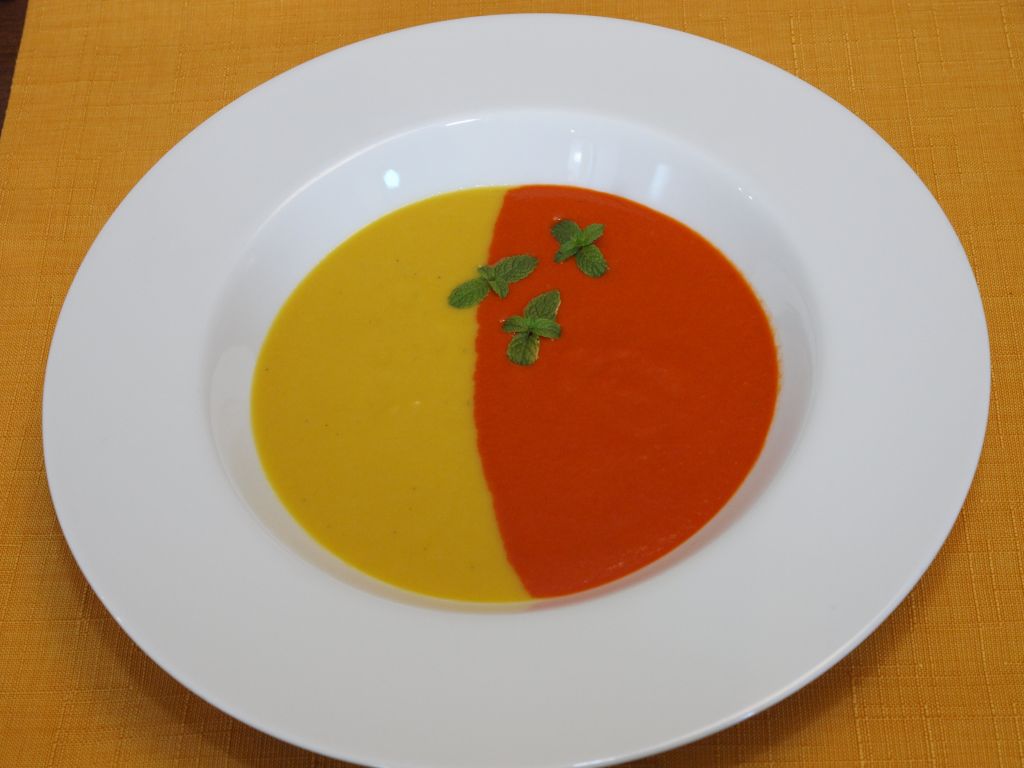 Poceni kosilo: dvobarvna juha, sarmice in čežana