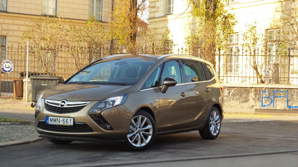 Opel zafira tourer: Prostornost  in dobra vožnja