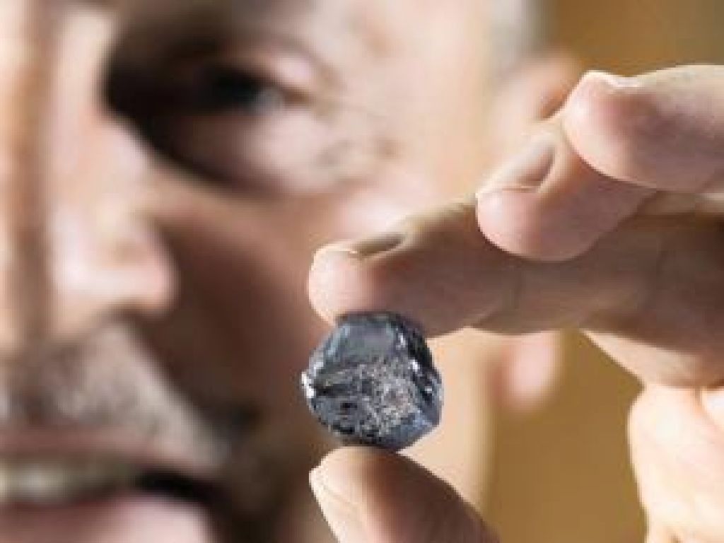 Izkopali modri diamant, vreden več 10 milijonov evrov
