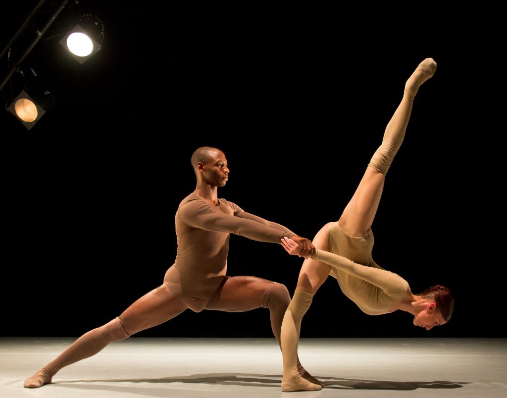 Spoj sodobnega baleta in drugih plesnih slogov