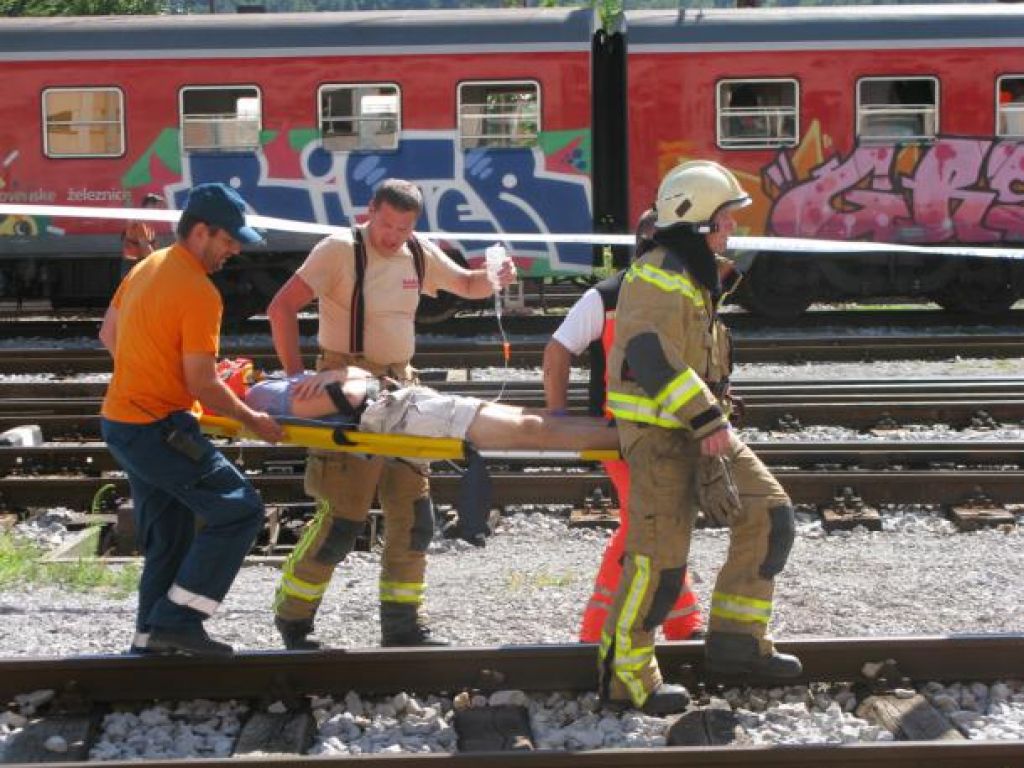 Pri Jesenicah ena najhujših železniških nesreč: 34 potnikov ranjenih