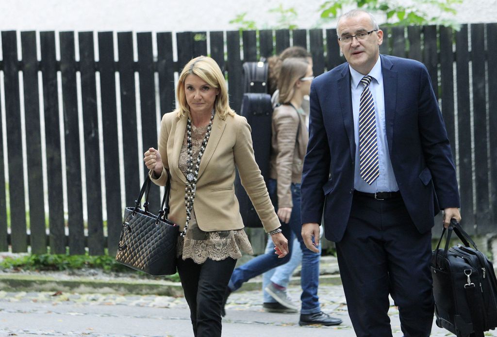 FOTO: Pahorjeva Simona s pregrešno drago torbico