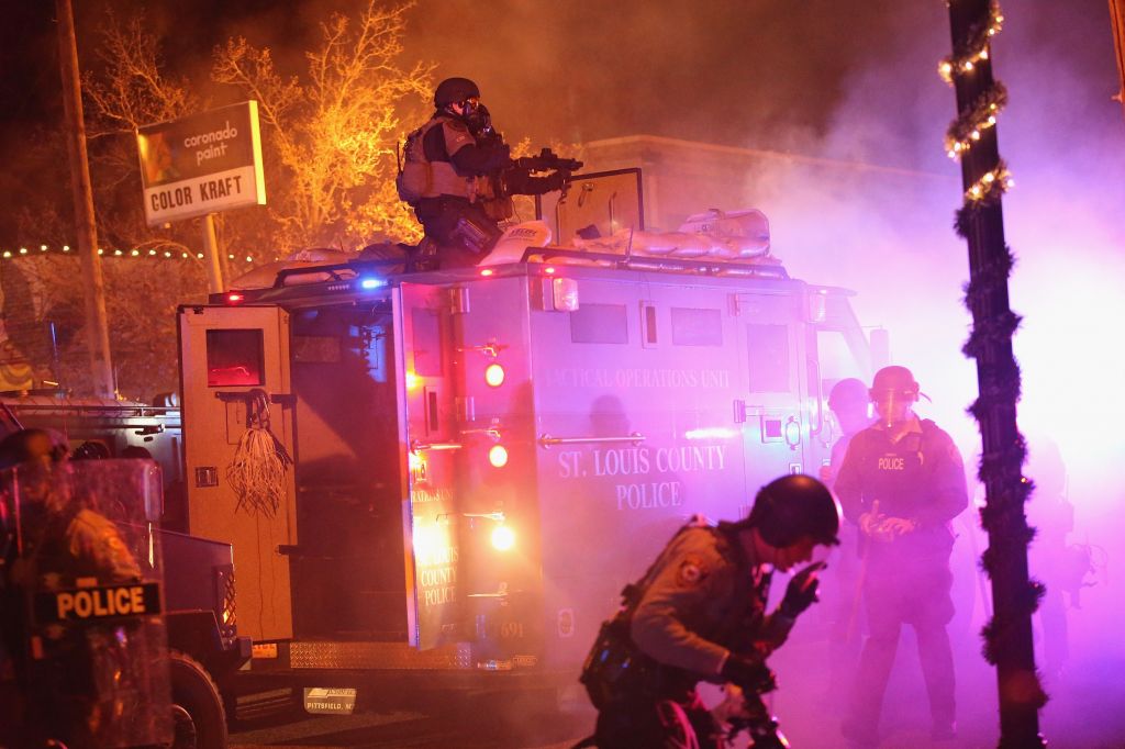 Policistu ne bodo sodili,  Ferguson je v plamenih
