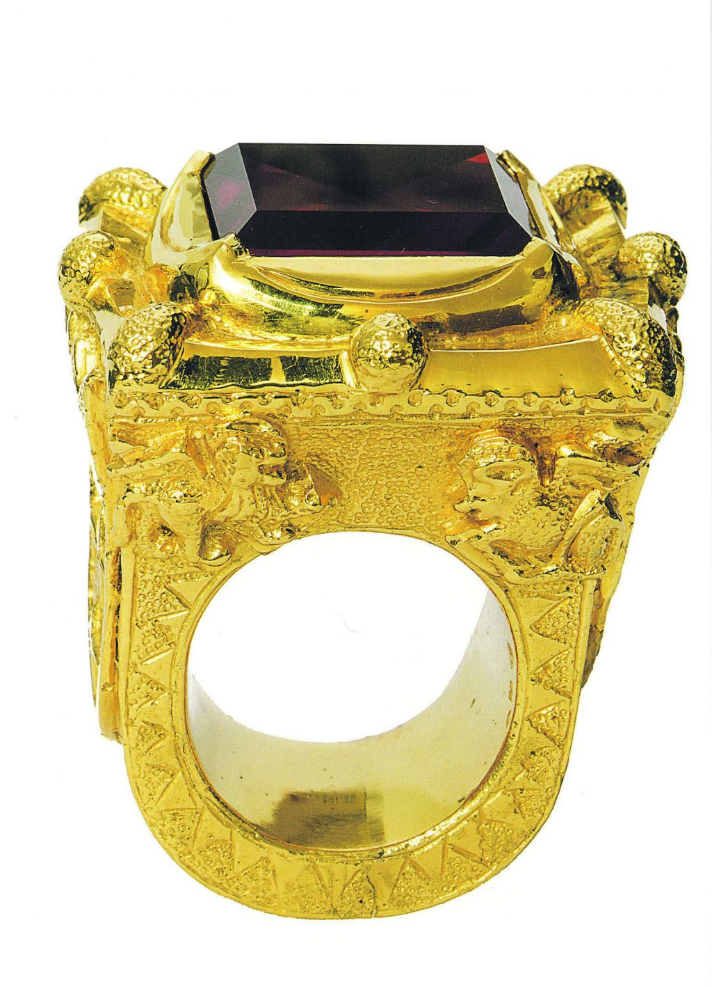 Papeški prstan v koprskem sarkofagu