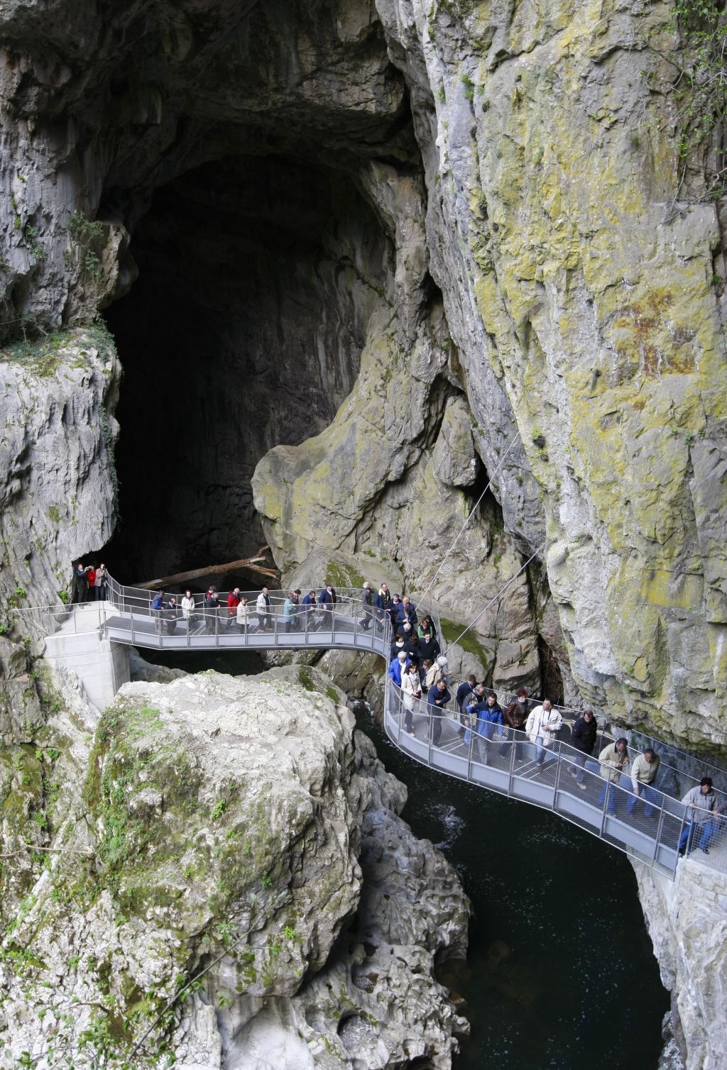Zaščitene jame dosegle zgornjo mejo obiska