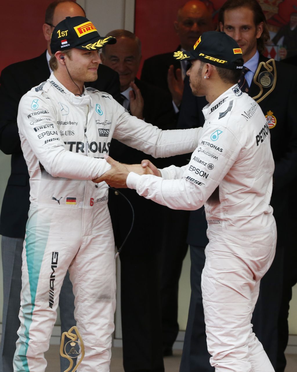Nico Rosberg je sprejel darilo moštva in stopil ob bok legendarnemu Senni