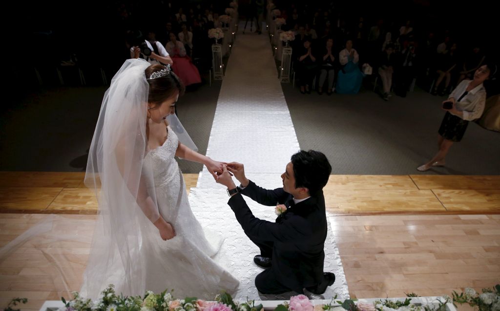 Južni Korejci za cenejše poroke