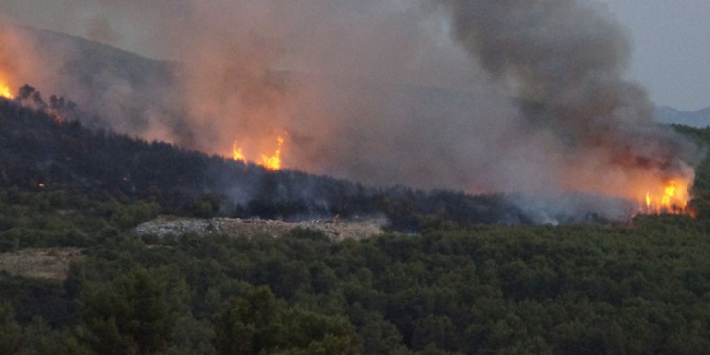 Hrvaška letovišča pustošijo požari