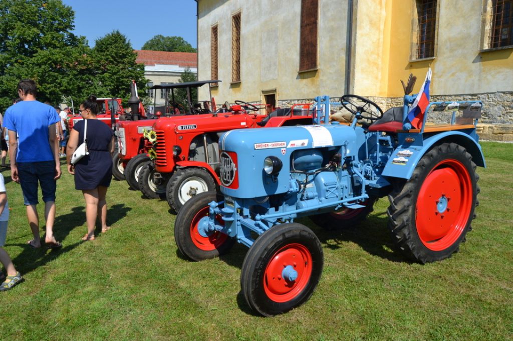 Stari traktorji na Stari Gori