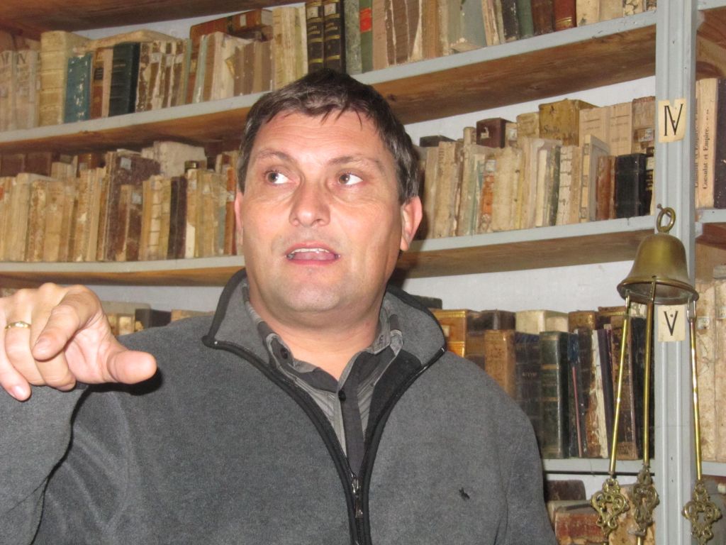 Župnik, ki odkriva skrivnosti Pirana
