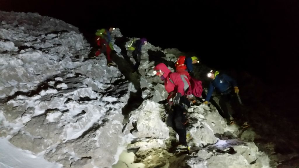 Z nevarne Brane sredi noči rešili alpinistki
