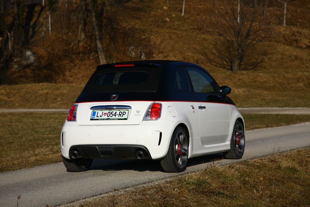 Fiat 500: poper na cesti