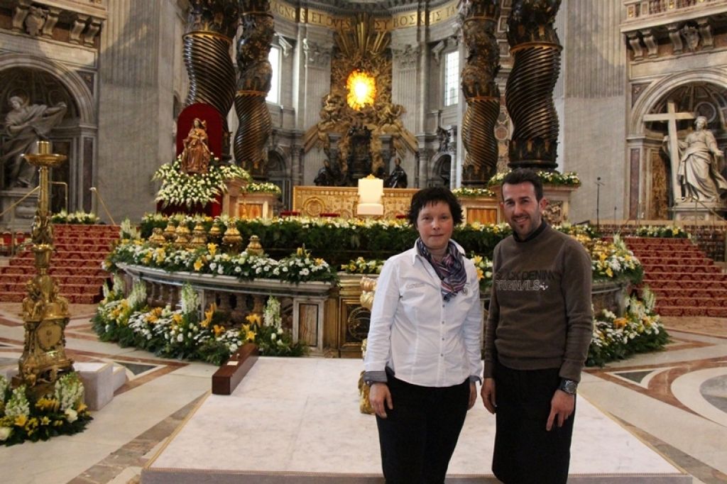 Slovenca okrasila Petrov  oltar v Vatikanu