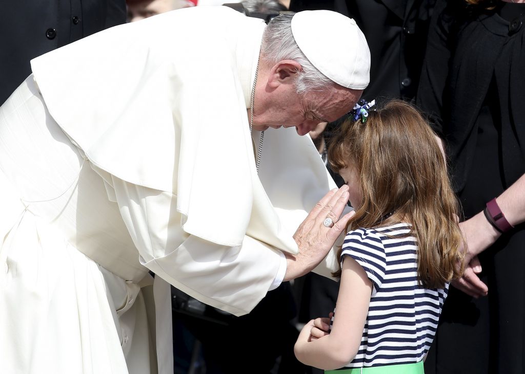 Papež jo je blagoslovil, še preden bo oslepela