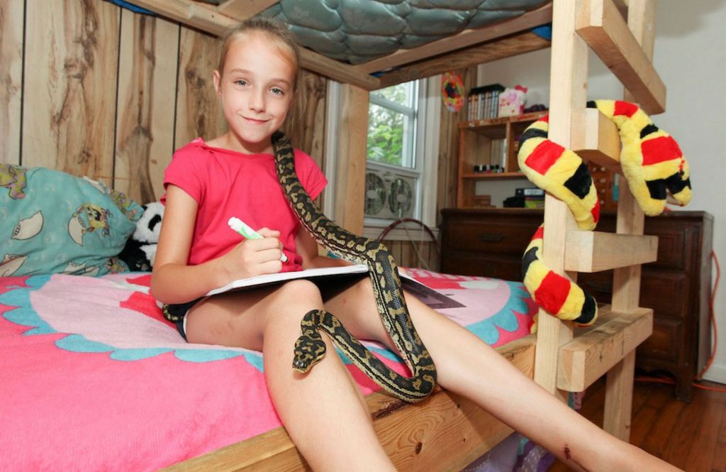 Devetletnica nora na kače: doma jih ima 30