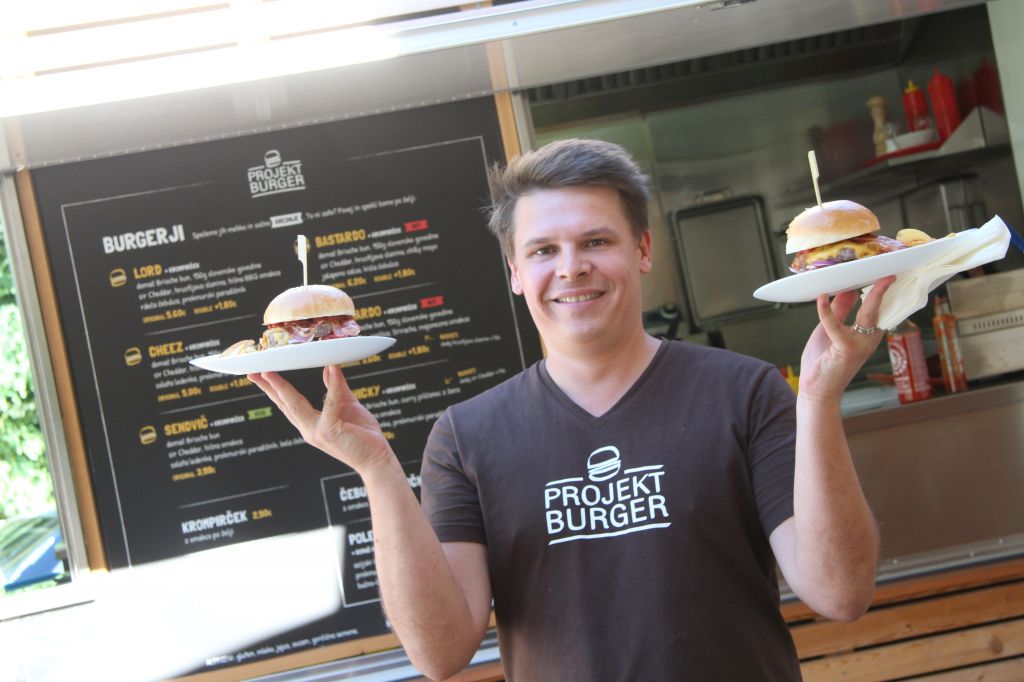 Projekt Burger: Najkrajši jedilnik  v najmanjšem prostoru