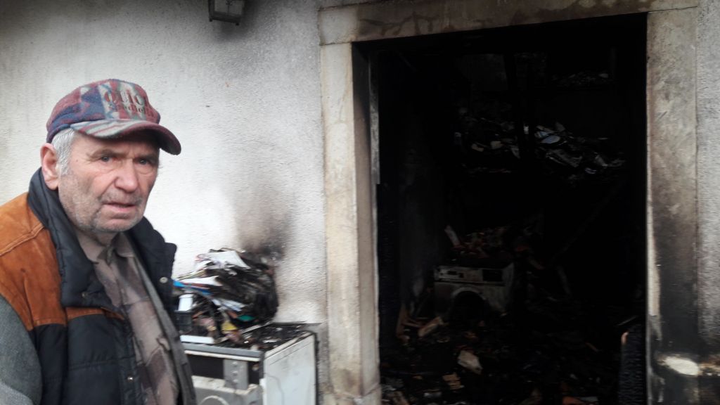 FOTO: Med sprehodom je Ivanu zgorela hiša
