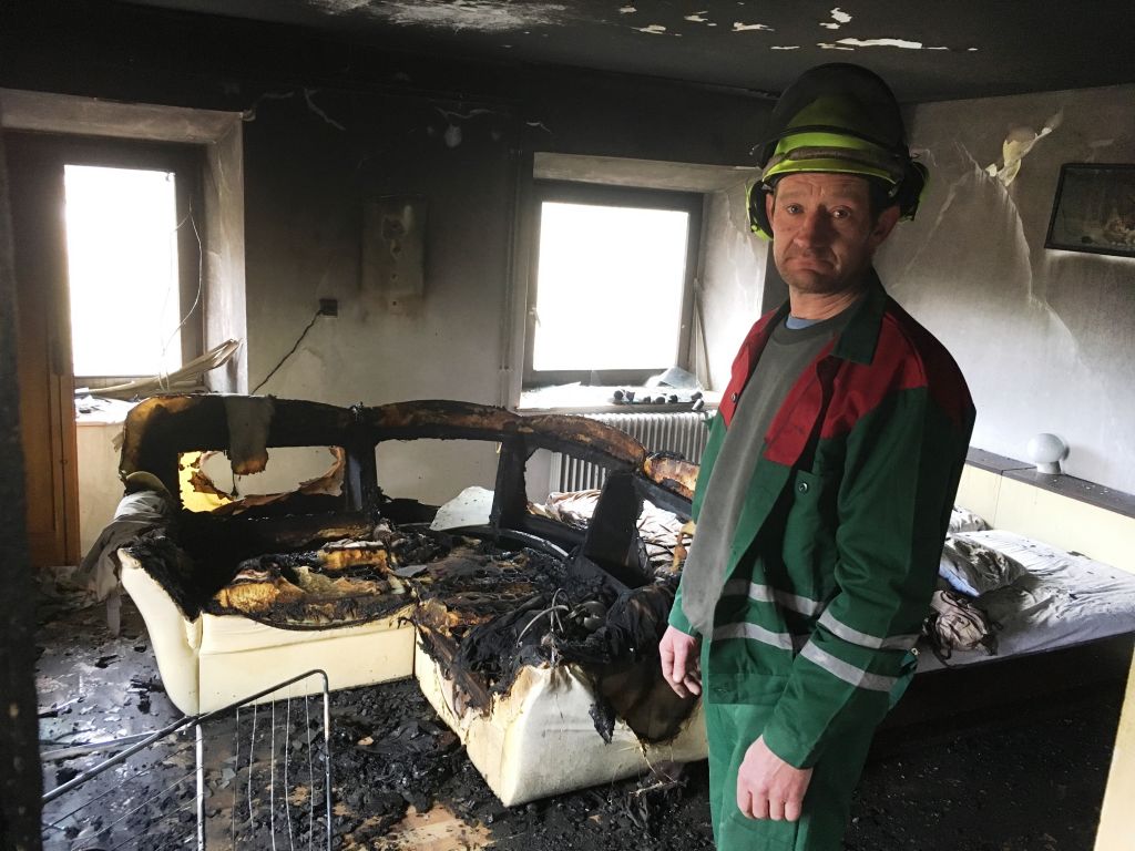 FOTO: Frenku zgorela hiša, staršem že kozolec