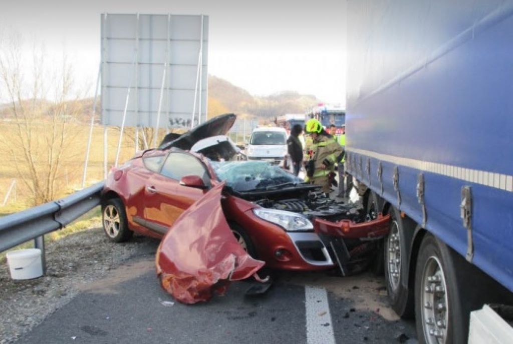 FOTO: Vozniku ni bilo več pomoči