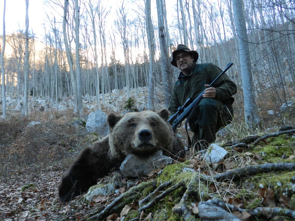 Ustrelil najnevarnejšega medveda v Sloveniji!