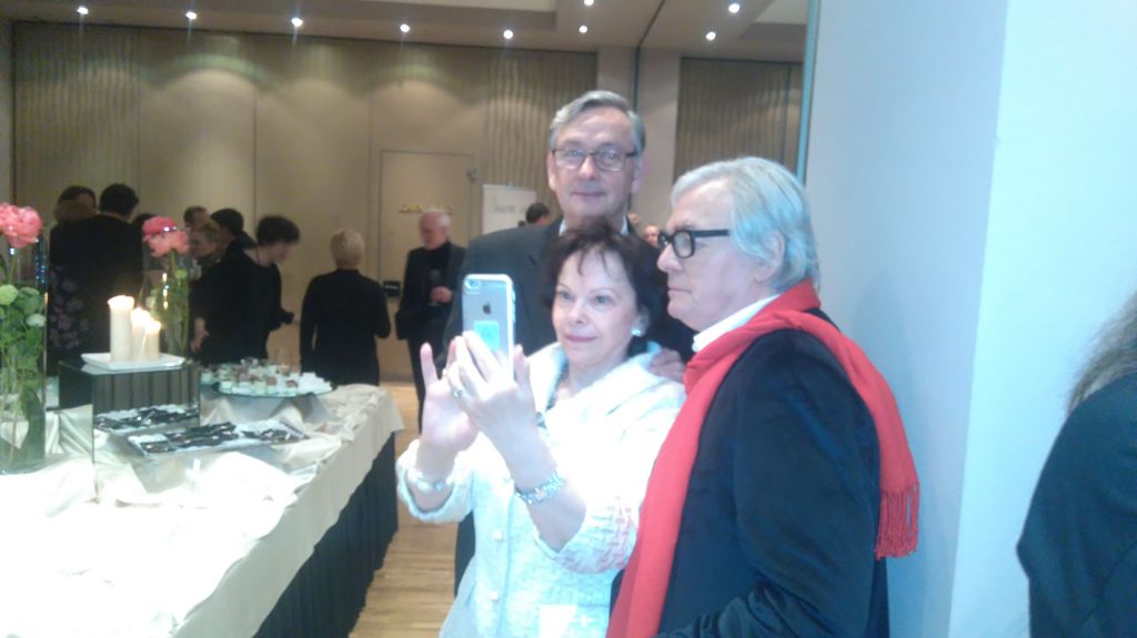 FOTO: Barbara in Danilo Türk sta z zvezdo večera posnela selfie