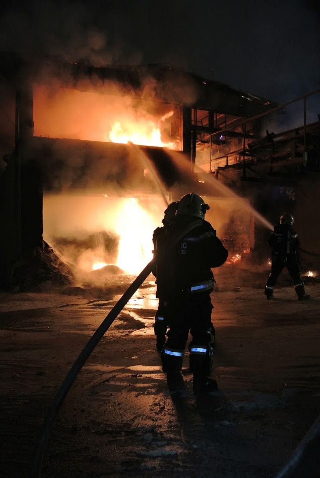 FOTO: V požaru žage v dim čez 500.000 evrov