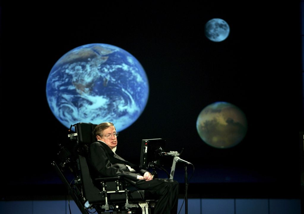 Stephan Hawking napoveduje: Zemlja bo postala žareča krogla