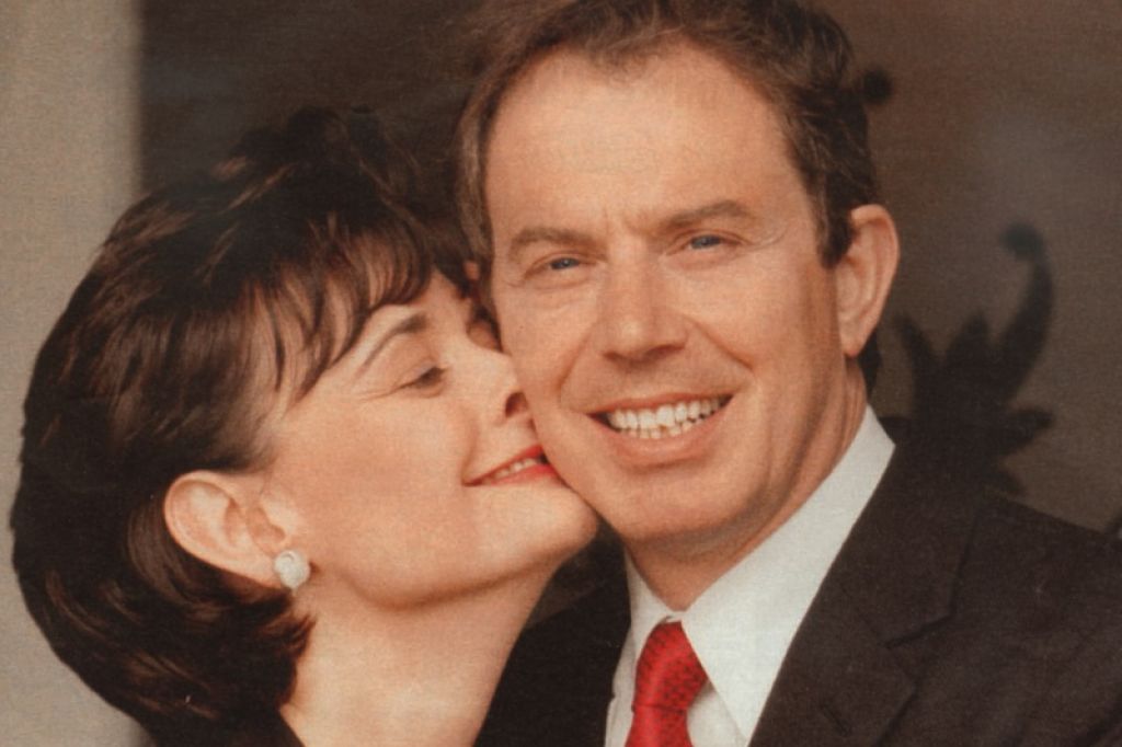 Tony Blair ljubimkal z ženo Roberta Murdocha?!