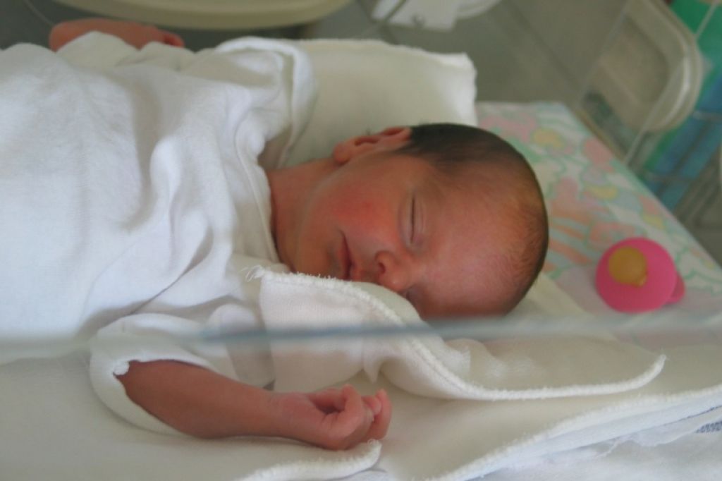 VIDEO: Med porodom: mama zase izbrala smrt in za sina življenje