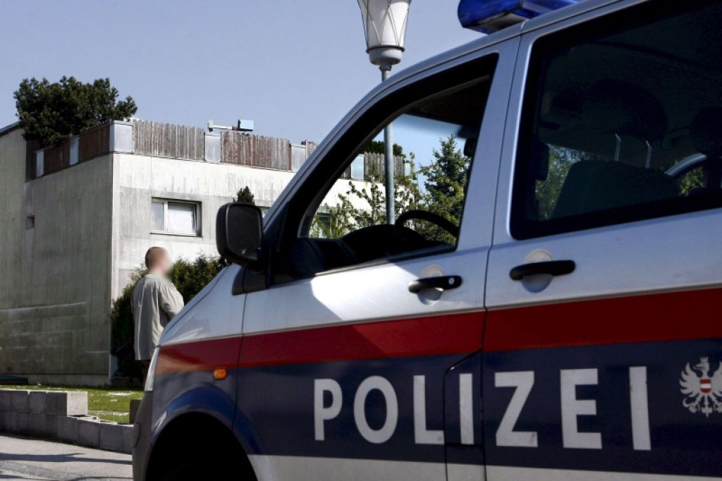 Avstrija: neznanec v slovenskem mercedesu skušal ugrabiti 11-letnega fanta