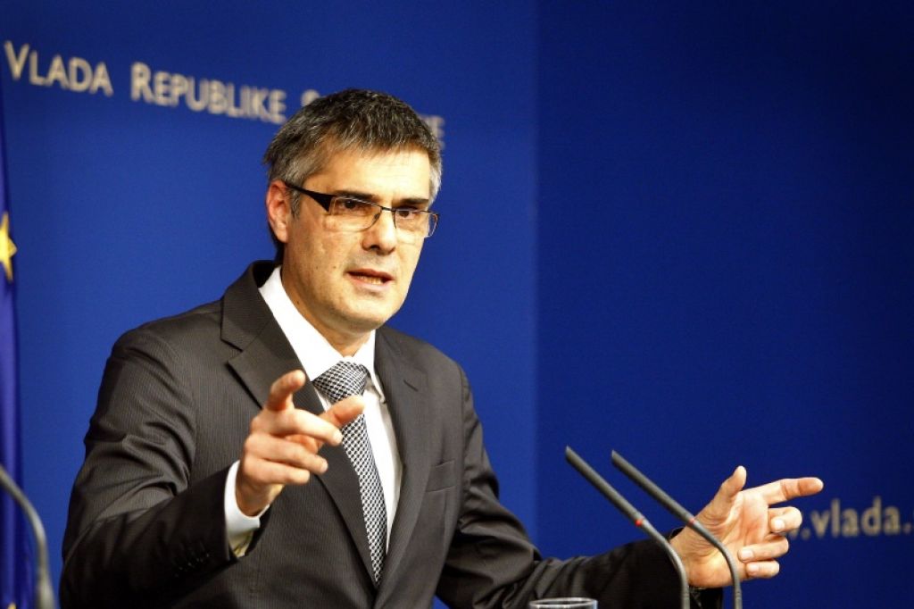 Vlada predlaga reformo, Slovenci brez socialnih pravic