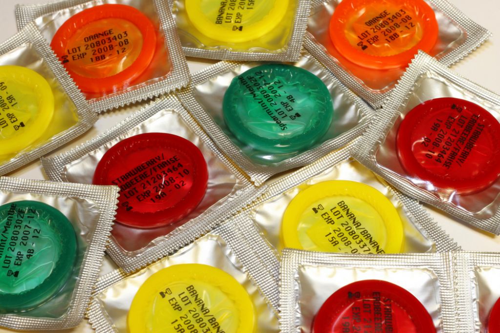 VIDEO: Pretresenim gostom je šlo na bruhanje: v hrani našli kondom