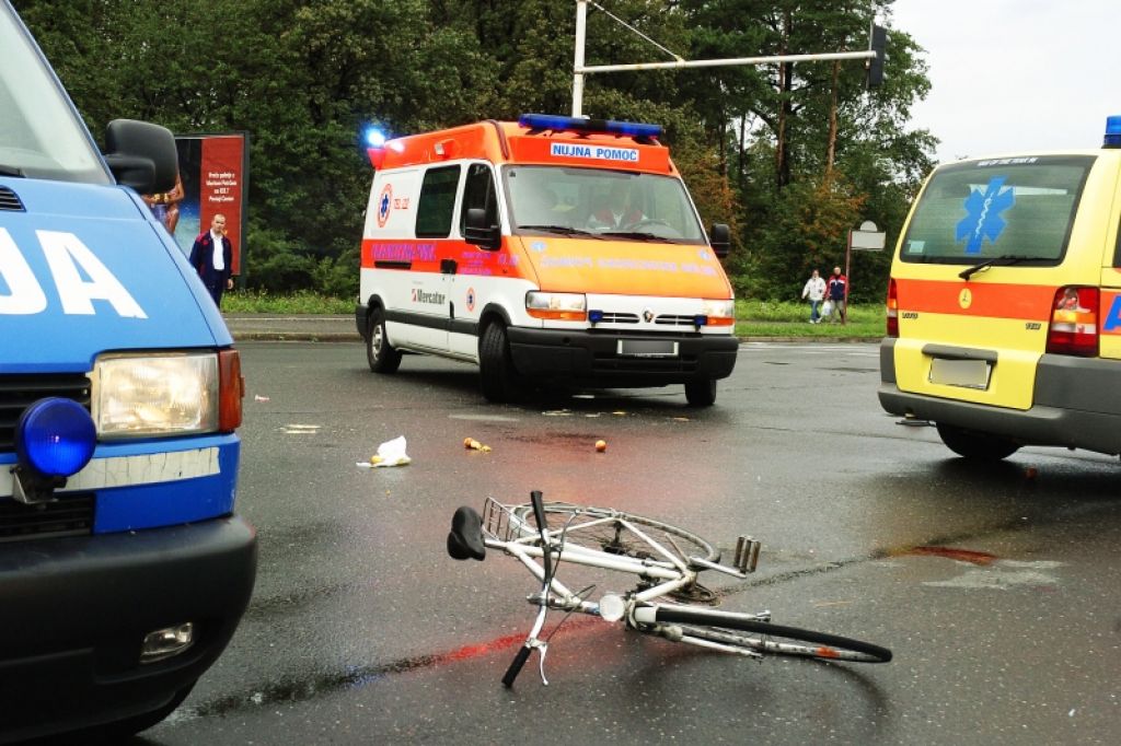 Pri Čušperku: voznik v kolesarja, ki je v smrtni nevarnosti