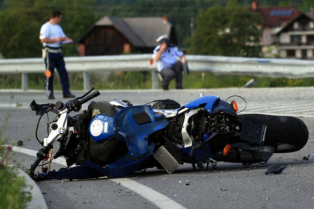 Nesreča motorista pri Bledu