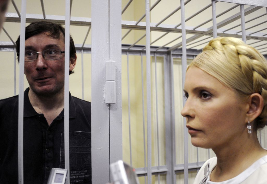 Močno zastraženo Timošenkovo odpeljali v bolnišnico