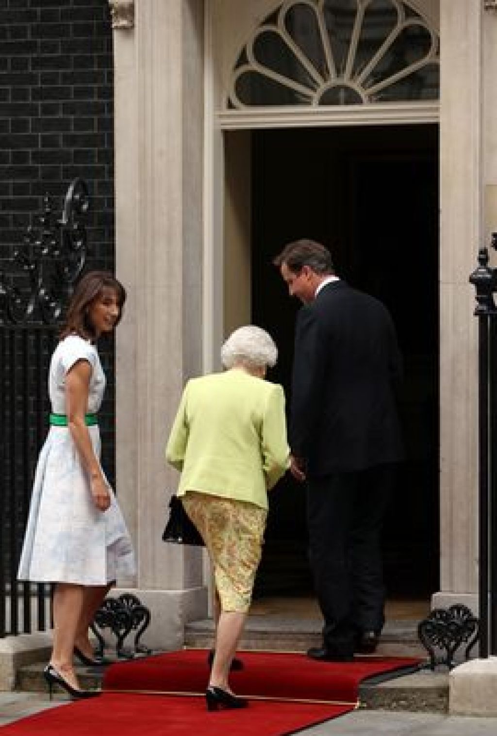 Premier David odprl vrata kraljici Elizabeti