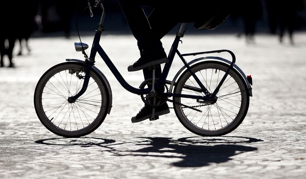 Prošnja za pomoč: ste videli predrznega moškega na črno-zelenem kolesu? 