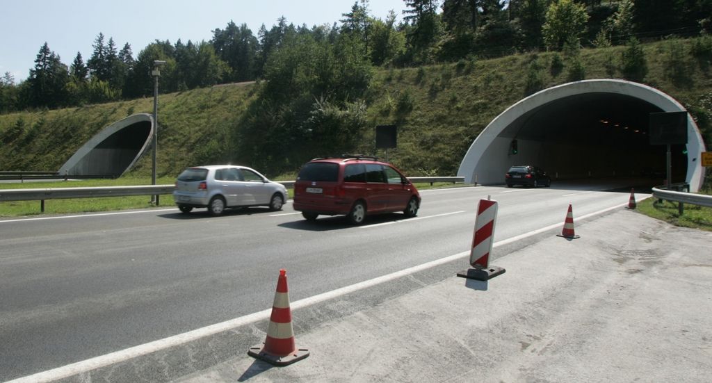 FOTO: Na ljubljanski obvoznici trčila štiri vozila