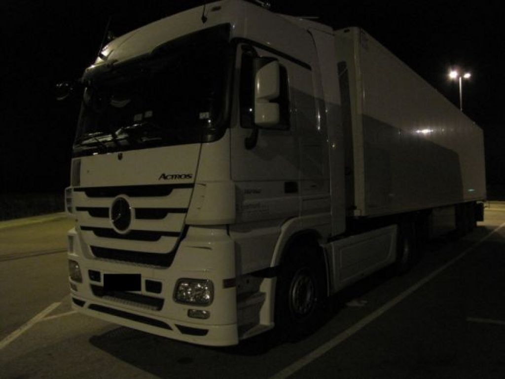 Noč vzela Mercedesovo tovorno vozilo