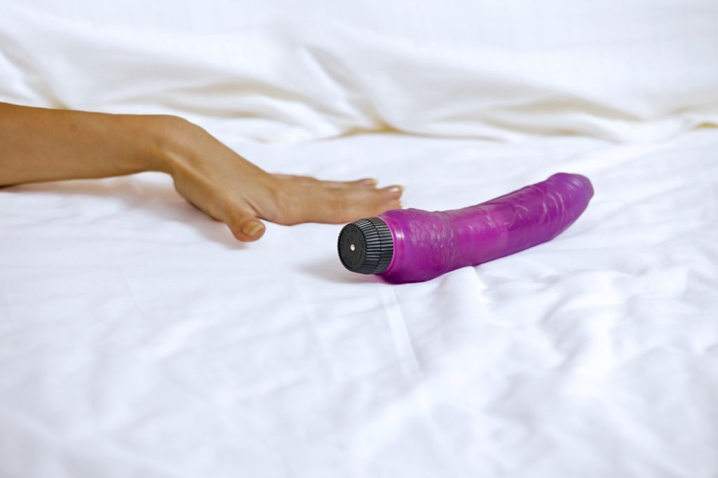VIDEO: Spolna igračka ždela 10 let v vagini