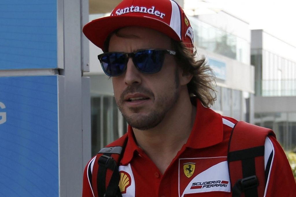 Dirkač Fernando Alonso (30) se ločuje