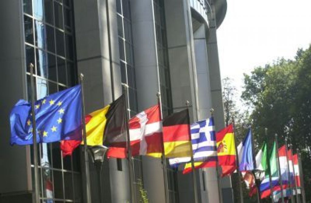 Bi opravljali plačano prakso v Evropskem parlamentu?