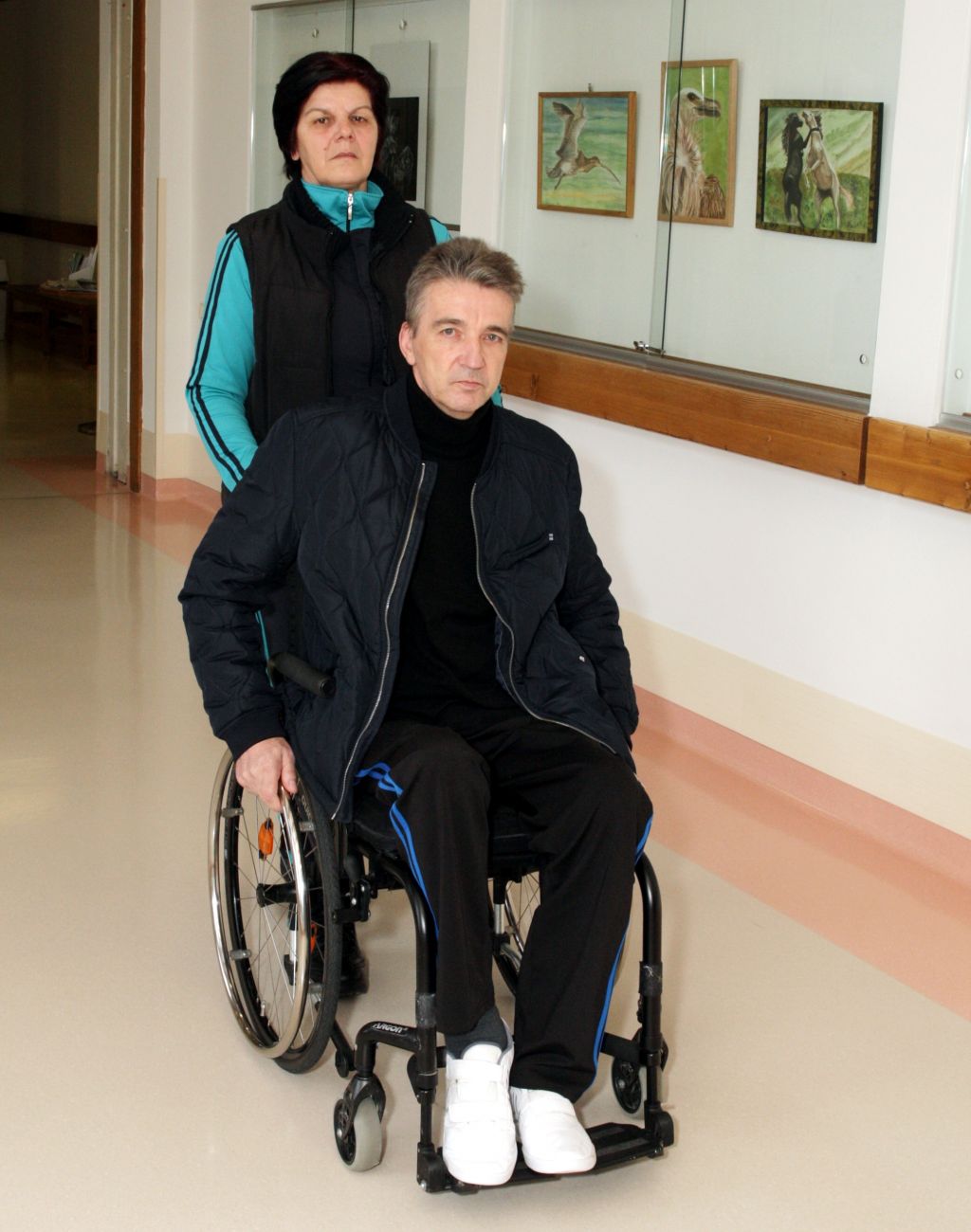 Obubožani paraplegik moral plačati zdravljenje